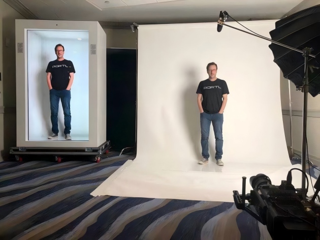 98 Inch AMOLED 2160x3840 Resolution 1200:1 Contrast Holographic Storage Transparent Display Cabinet